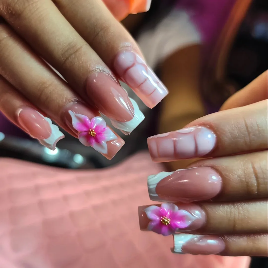 Nude con flor 3D fucsia
