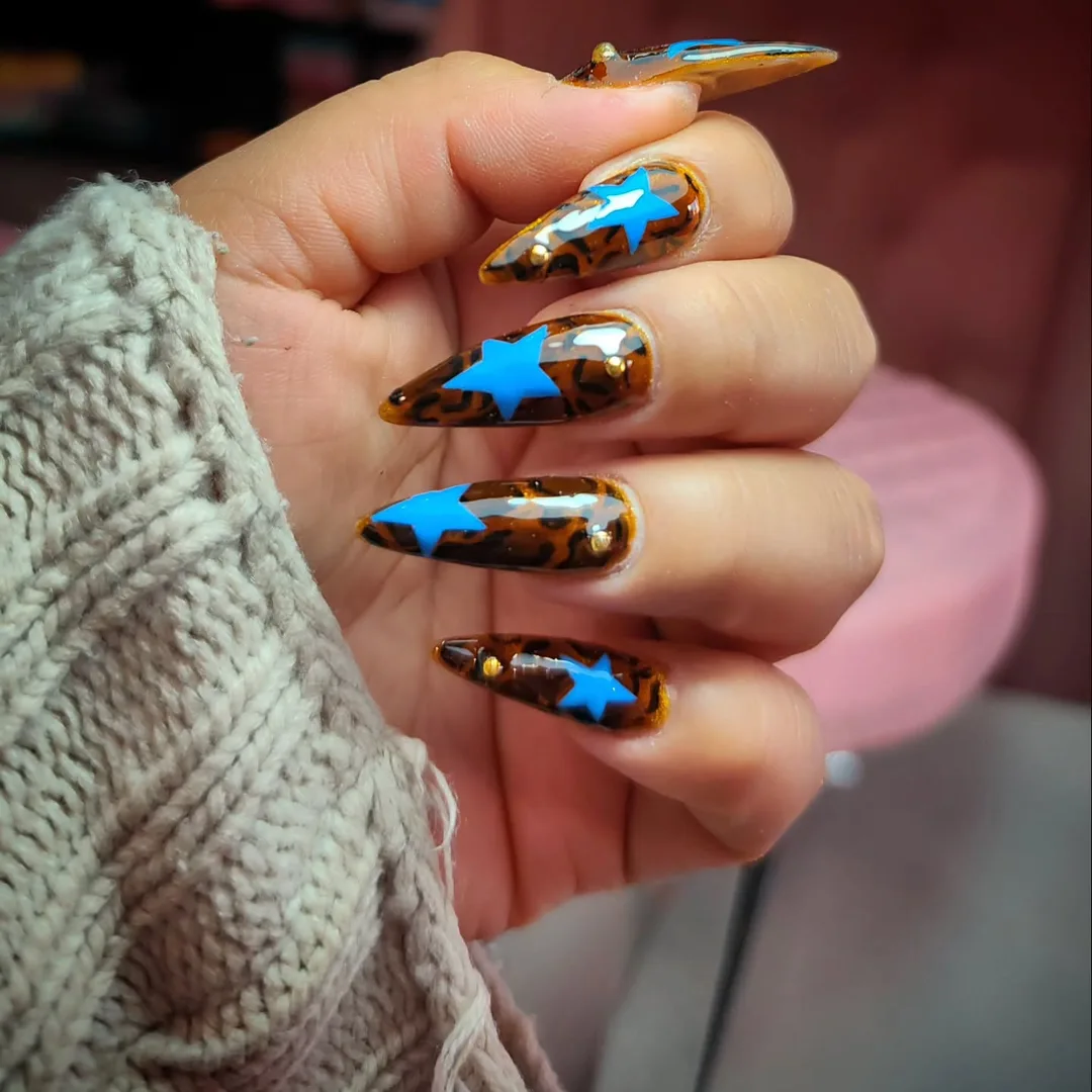 Carey con estrellas azules